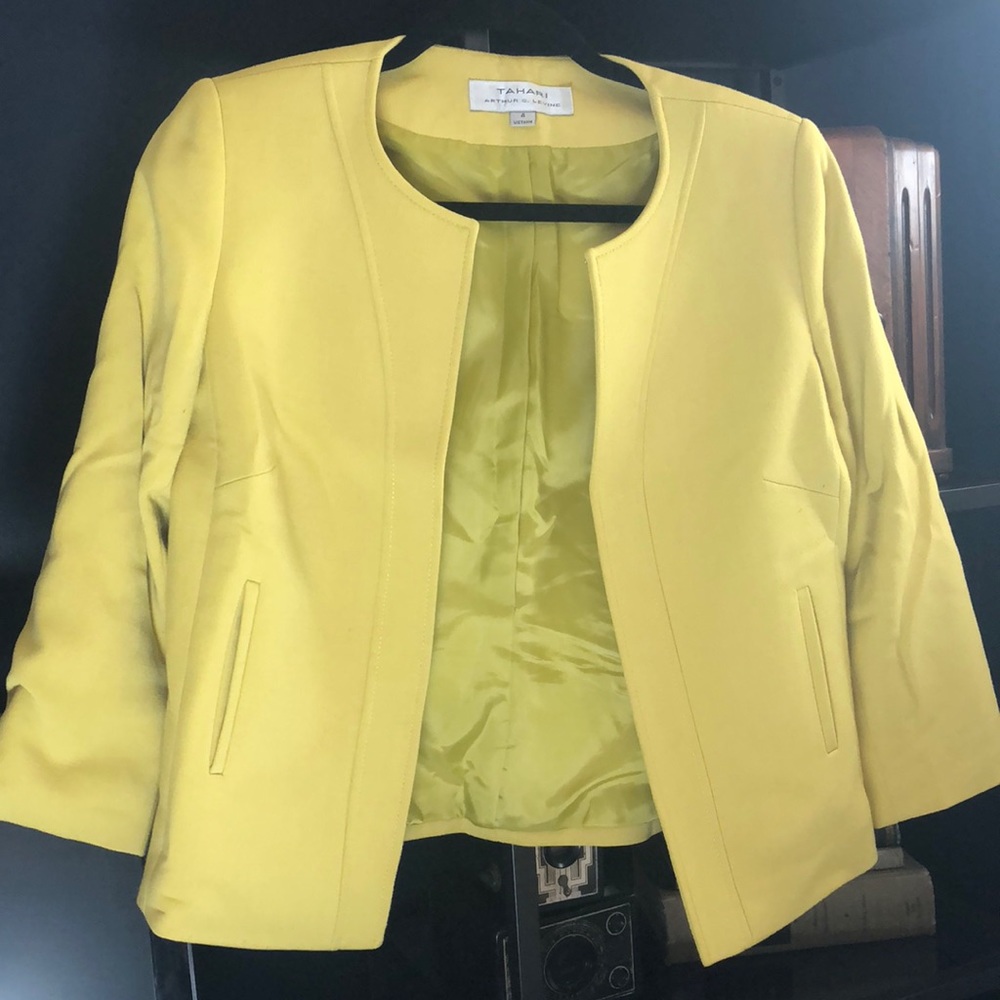 Tahari Chartreuse cropped sleeve blazer